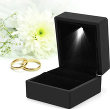 Load image into Gallery viewer, CAJITA DE REGALO CON LUZ DE LED PARA ANILLO.
