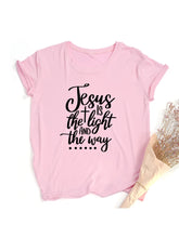 Load image into Gallery viewer, CAMISETA JESÚS ES ESSENTIAL.
