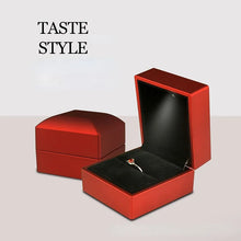 Load image into Gallery viewer, CAJITA DE REGALO CON LUZ DE LED PARA ANILLO.
